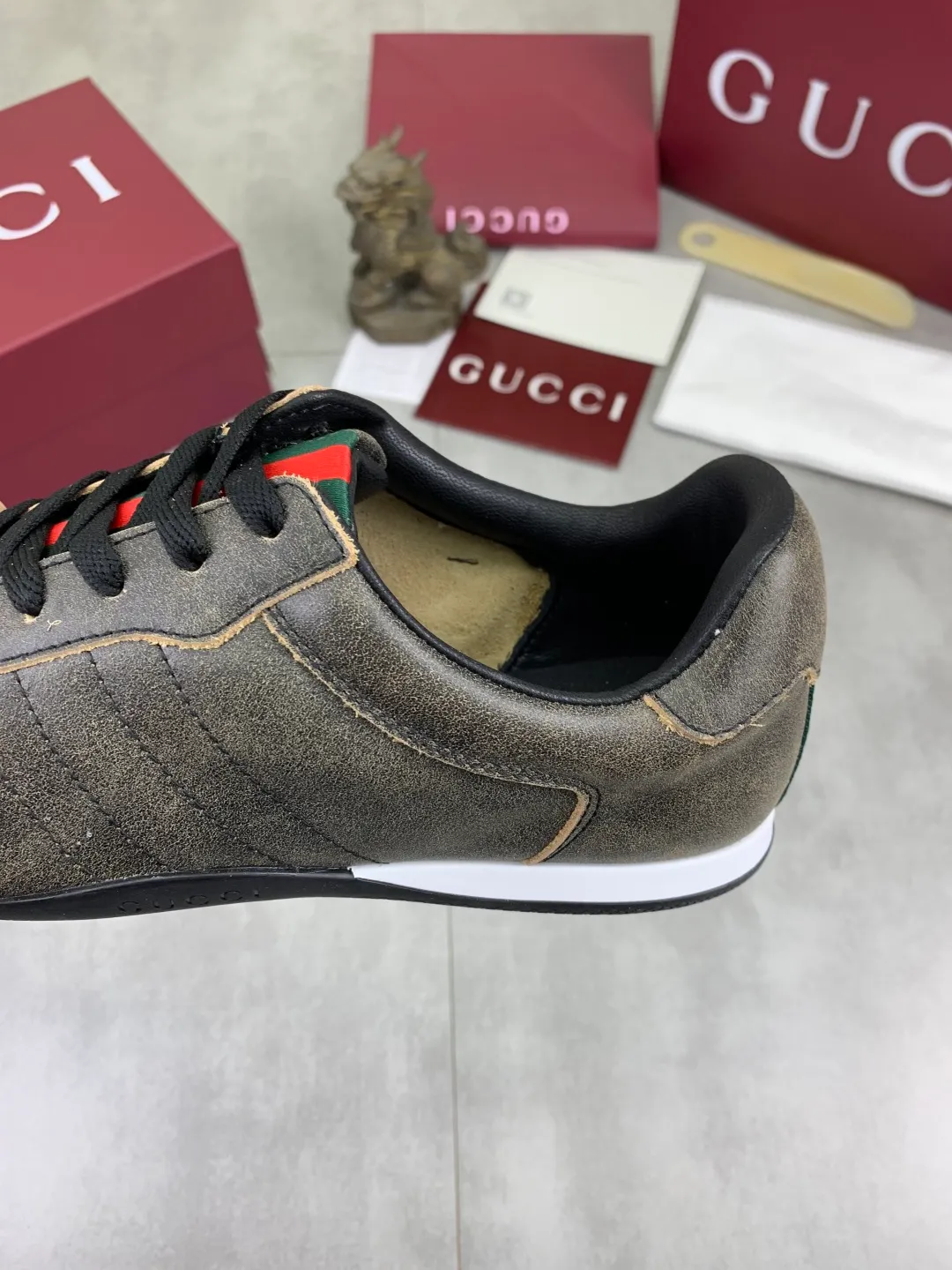 Men's shoes 💰P542 💰[New model] 🆘 The latest model from Gucci's official website 🎁Classic casual and fashionable men's shoes 👟Breaking hot model 💥The style is simple and elegant, exclusive for trendy men. Unique official website's latest brand elements 👑Gucci original decoration, fashionable and generous, the fabric is made of original soft calfskin➕Comfortable soft pigskin lining ✅The official website specifies wear-resistant rubber outsole_full of elasticity, classic model taken in real life🎬Color: 5️⃣colors available😍Number: 35-44
